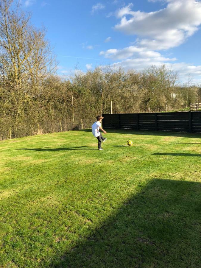 Willow Court Farm Studio East & Petting Farm, 8 Mins To Legoland & Windsor, 15 Mins To Lapland Uk מראה חיצוני תמונה